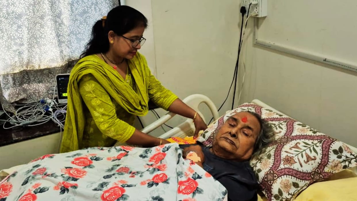 Blood transfusion given to Padma Vibhushan Pt. Chhannulal Mishra health improves