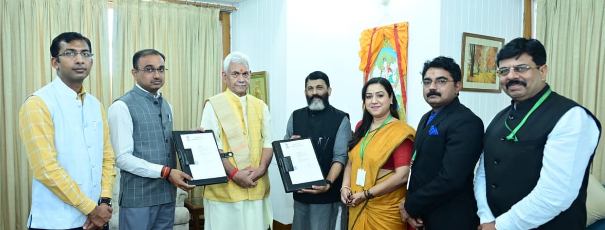 Pakistani shelling, flood and terrorism affected families will get free houses LG Manoj Sinha