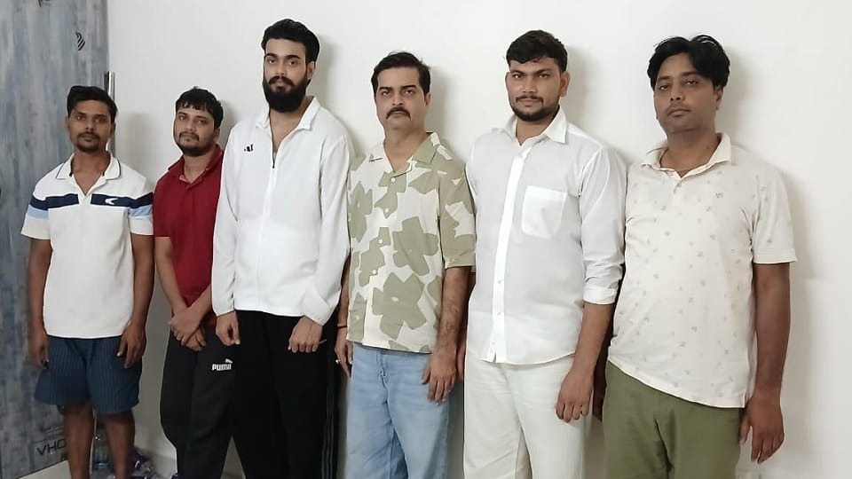 UP STF arrested six cyber thugs from Ghaziabad
