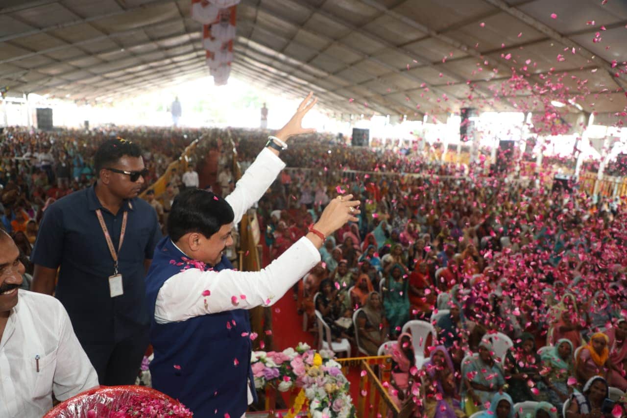 CM Mohan Yadav reached Petlawad in Jhabua district, said- do not let Congressmen enter the locality