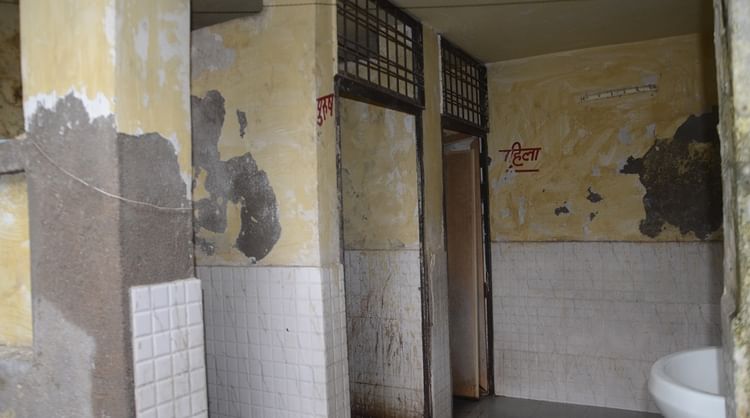 नोएडा के इंटरनेशल स्कूल का मामला: बाथरूम में सातवीं की छात्रा एक घंटे रही बंद, शिकायत पर टीचर ने लगाई डांट