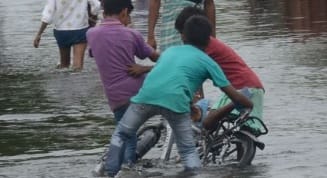 Kanpur Flood Infestation of mosquitoes along with insects fever patients increased waterlogging in villages