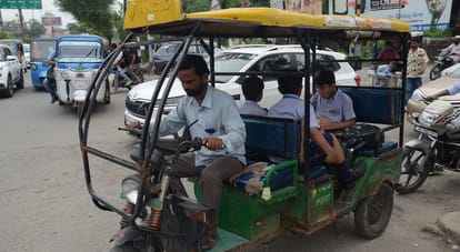 Kanpur Carrying school children in erickshaws and autos is banned yet lives of innocent being put in danger