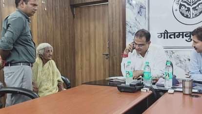 कैंप कार्यालय में पहली बार जनसुनवाई