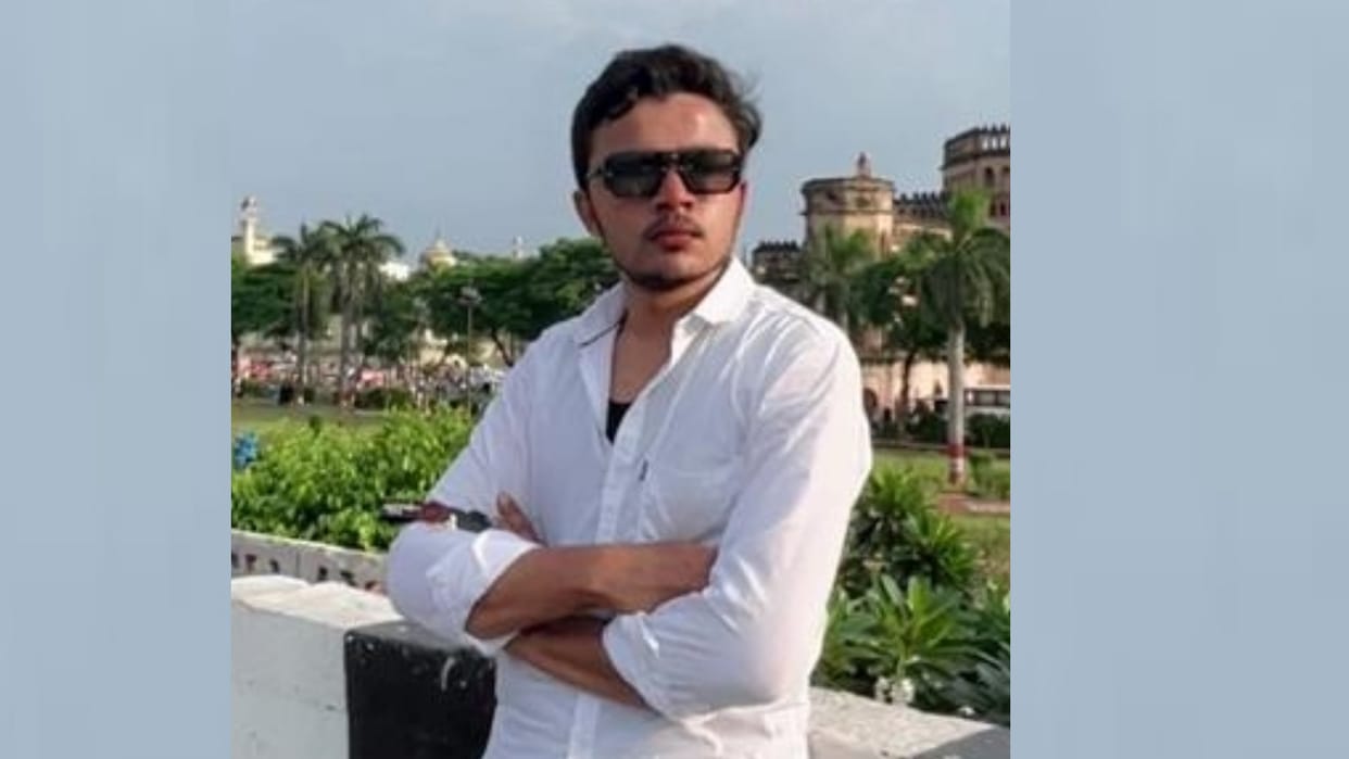 Opened gate moving car to spit paan, bike rider dies