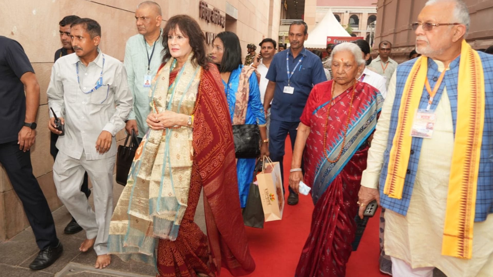 Mauritius PM Navinchandra Ramgoolam visits Kashi Vishwanath temple in varanasi