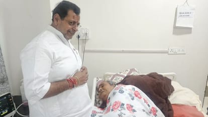 Blood transfusion given to Padma Vibhushan Pt. Chhannulal Mishra health improves
