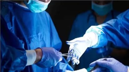 Competitive student cuts off his private part to become a girl, admitted to hospital in critical condition