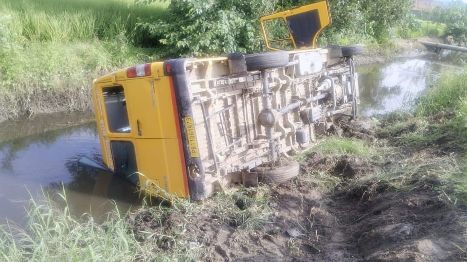 School van falls into drain in Nabha, all 21 children safe