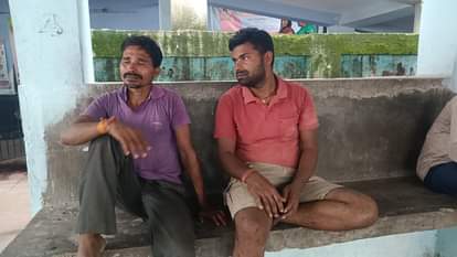 रोते बिलखते परिजन
