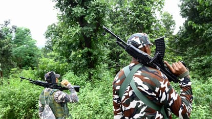 UP: Sensational incident in the capital; CRPF constable abducts two youths in a government Bolero and snatches