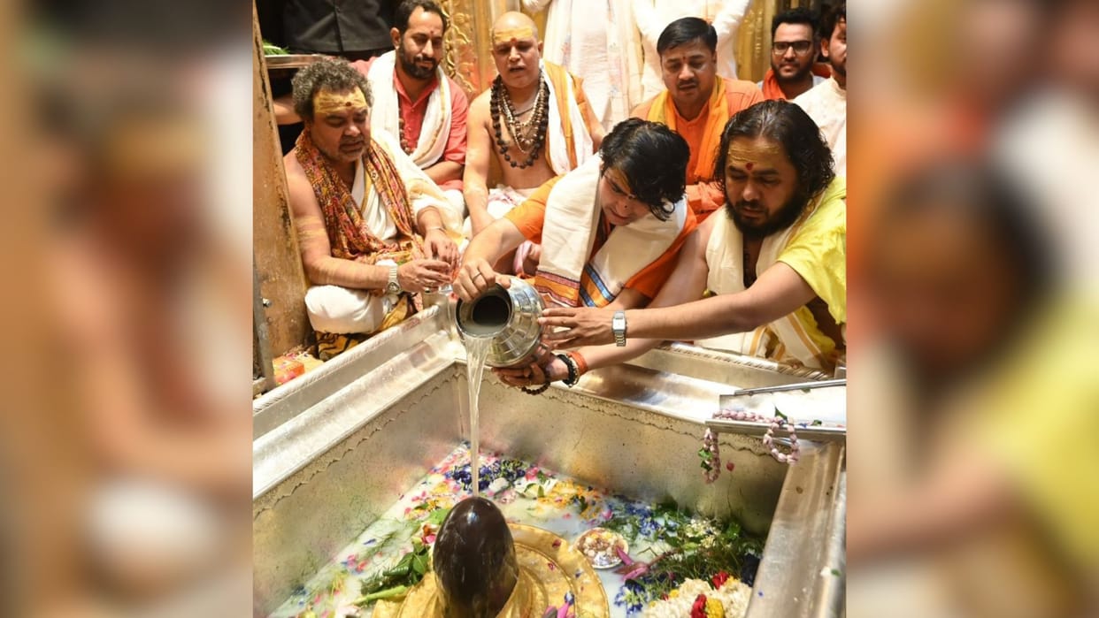 Pt. Dhirendra Krishna Shastri visited kashi vishwanath temple and gave statement on Nepal violence