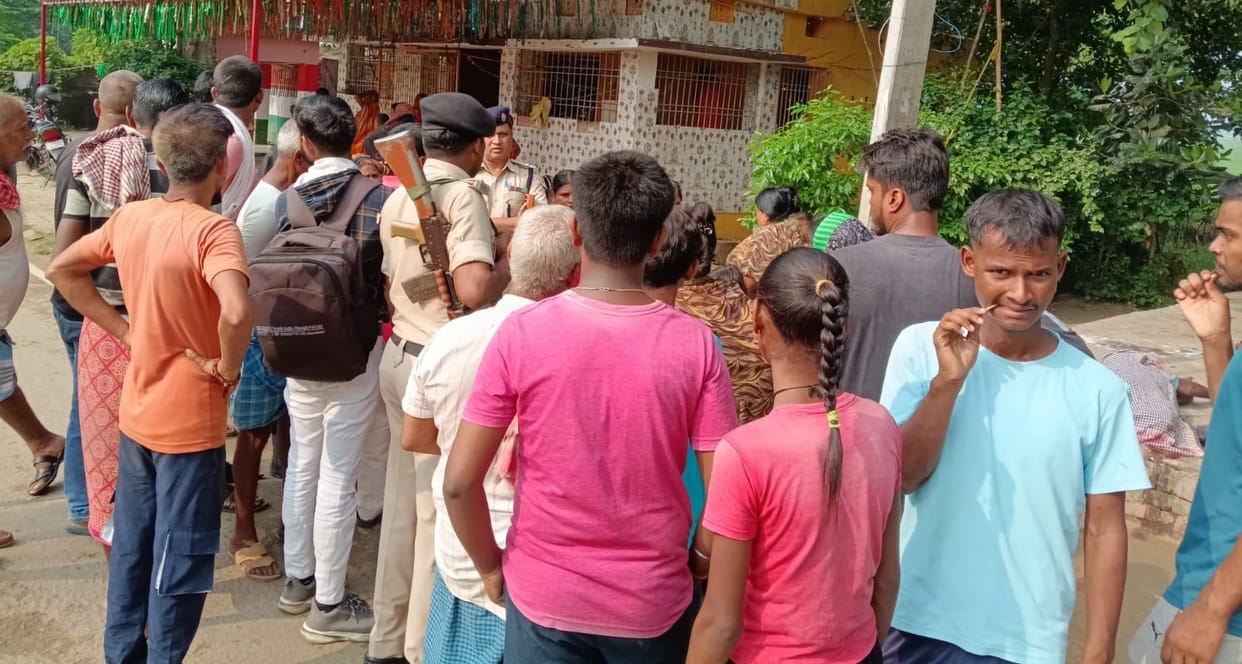 Bihar News: Disabled person killed by crushing with stone in Patna, body found on platform