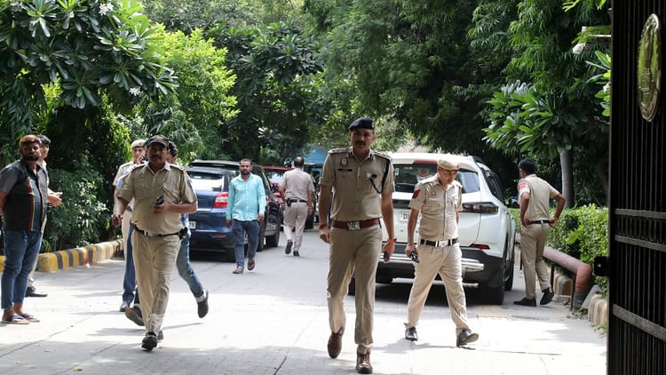 Delhi High Court Bomb Threat: पुलिस ने एफआईआर दर्ज कर जांच की शुरू, HC को ईमेल के जरिए मिली थी बम की धमकी