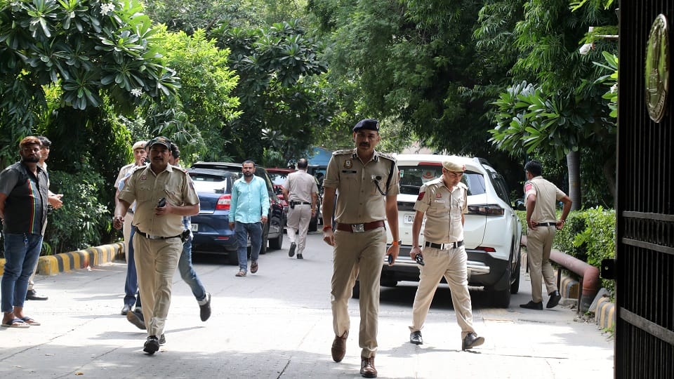 School Bomb Threat News: Panic After Bomb Threat Emails to Schools in Noida and Gujarat Ahmedabad