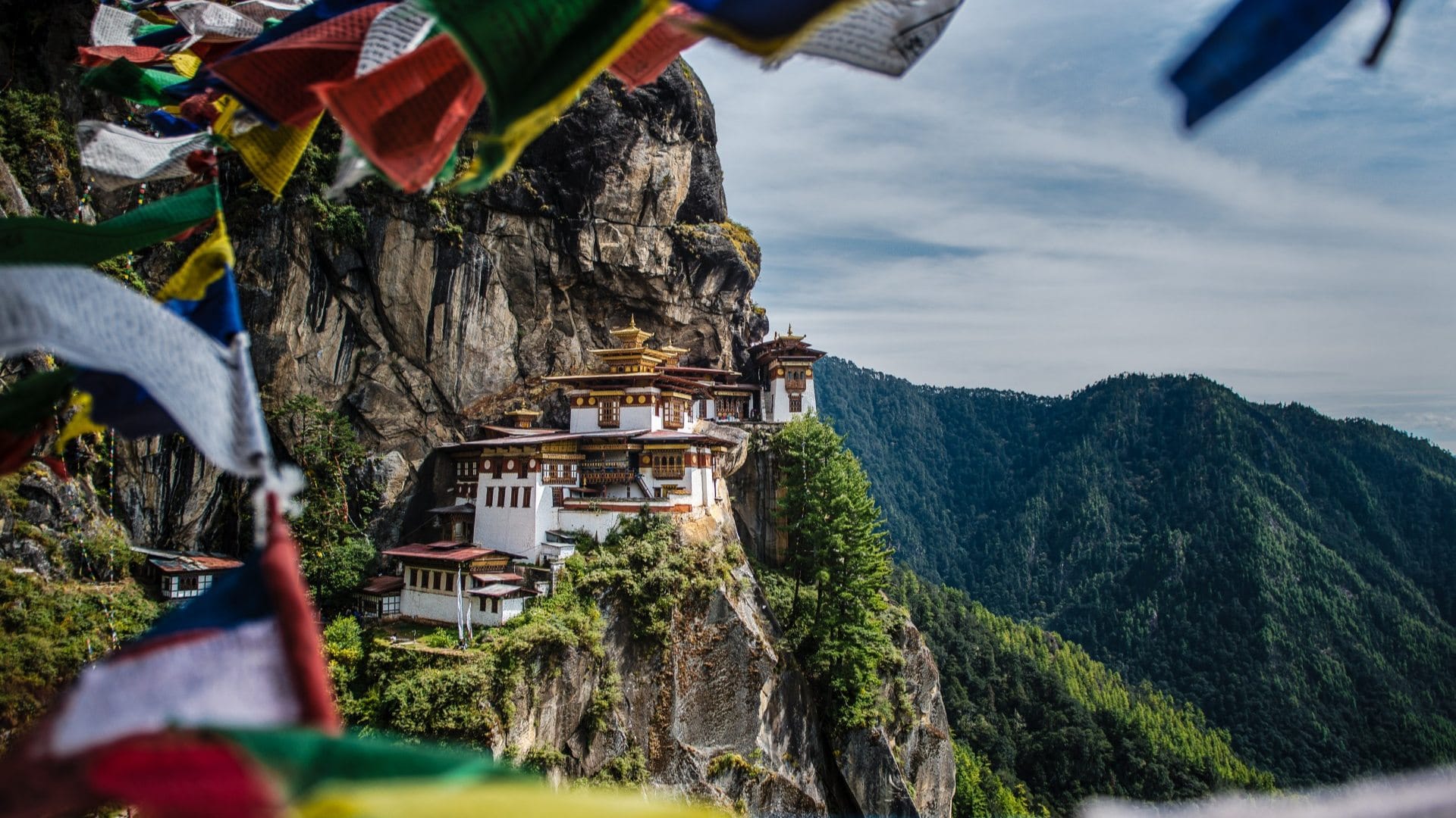 IRCTC Tour Packages to Bhutan Travel Offer Meals, Stay and Booking Full Details