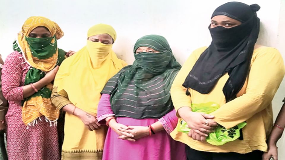 कबाड़ी बाजार में चल रहा था देह व्यापार