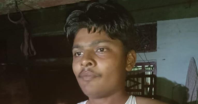 Kanpur A youth entered a house in the quest for theftर villagers caught him and handed him over to the police