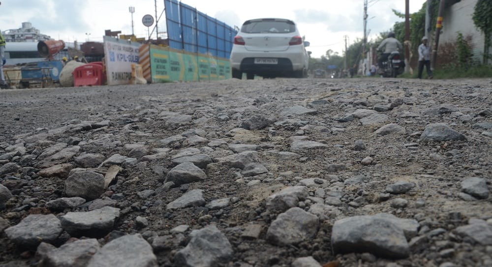 Kanpur Potholes on 1092 KM roads during rain Patchwork done from 15th estimate of 1748 crores ready for repair