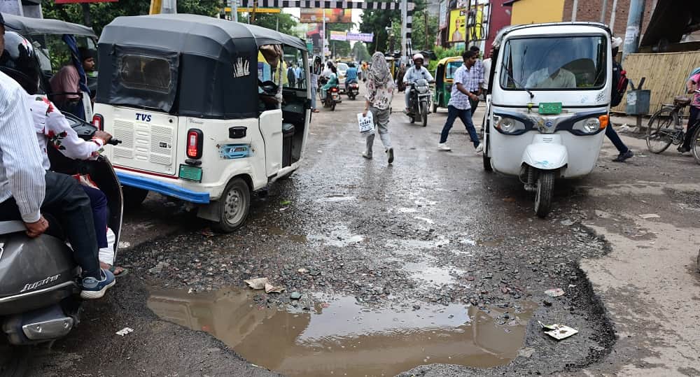 Kanpur Potholes on 1092 KM roads during rain Patchwork done from 15th estimate of 1748 crores ready for repair