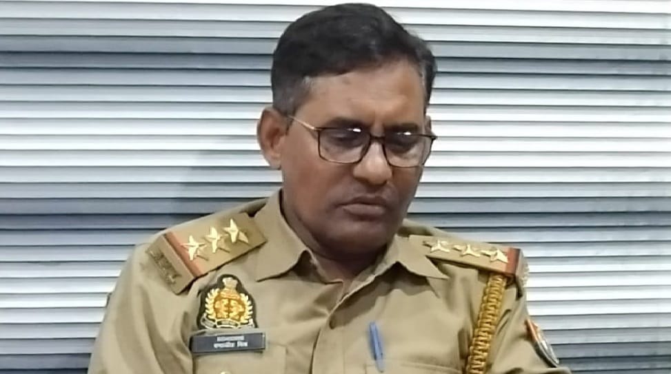 Kanpur Akhilesh Dubeys close inspector arrested 45 policemen suspended  investigation by ACP and DCP