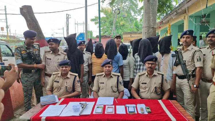 Bihar News : वैशाली में सोनपुर पुलिस की बड़ी कार्रवाई, 10 अपराधी गिरफ्तार, लूट और चोरी का सामान बरामद