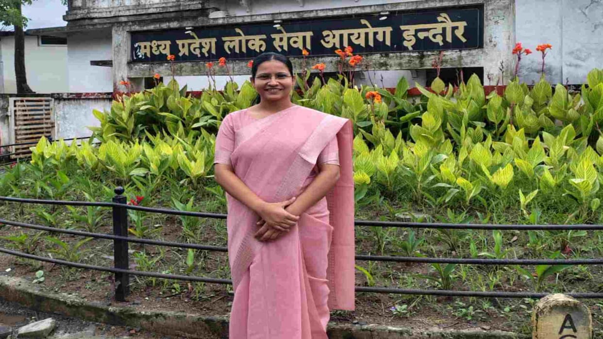 MPPSC Topper: Mona Mishra of Mandla secured 9th rank