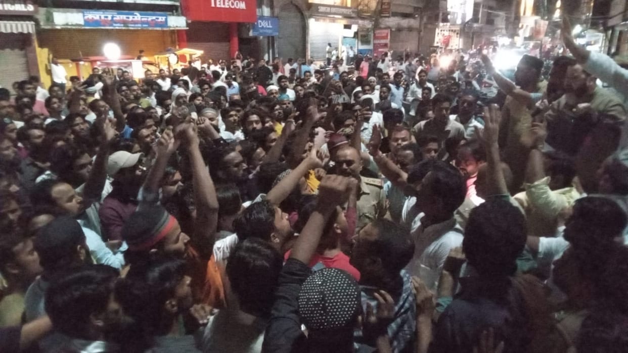 Thousands of people came out on the road create ruckus in Shahjahanpur