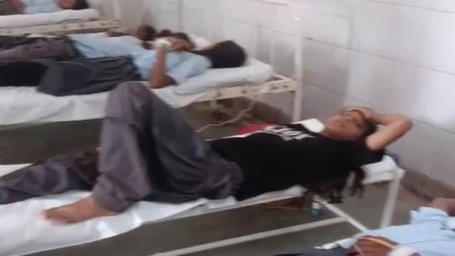 पोषाहार का खाना खाकर 120 बच्चे बीमार