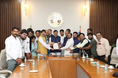 सीएम डॉ. यादव से ओबीसी प्रतिनिधिमंडल ने सौजन्य भेंट की