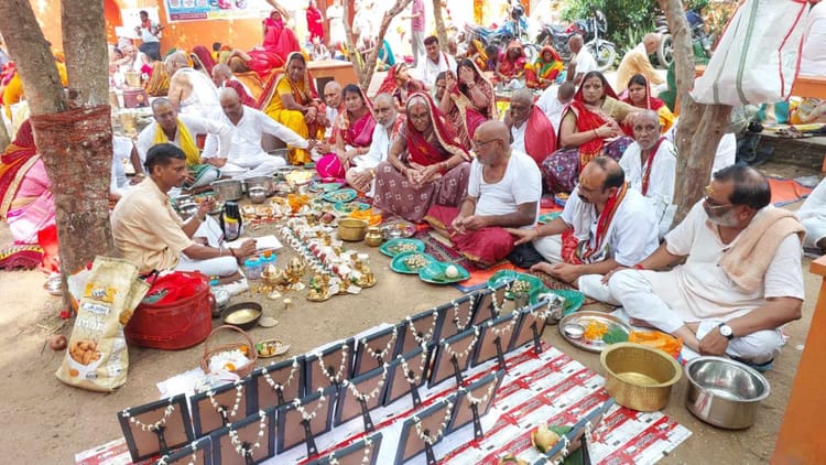 Bihar News: गयाजी में पितृपक्ष की धूम, सोलह वेदियों पर श्रद्धालुओं ने किया पिंडदान