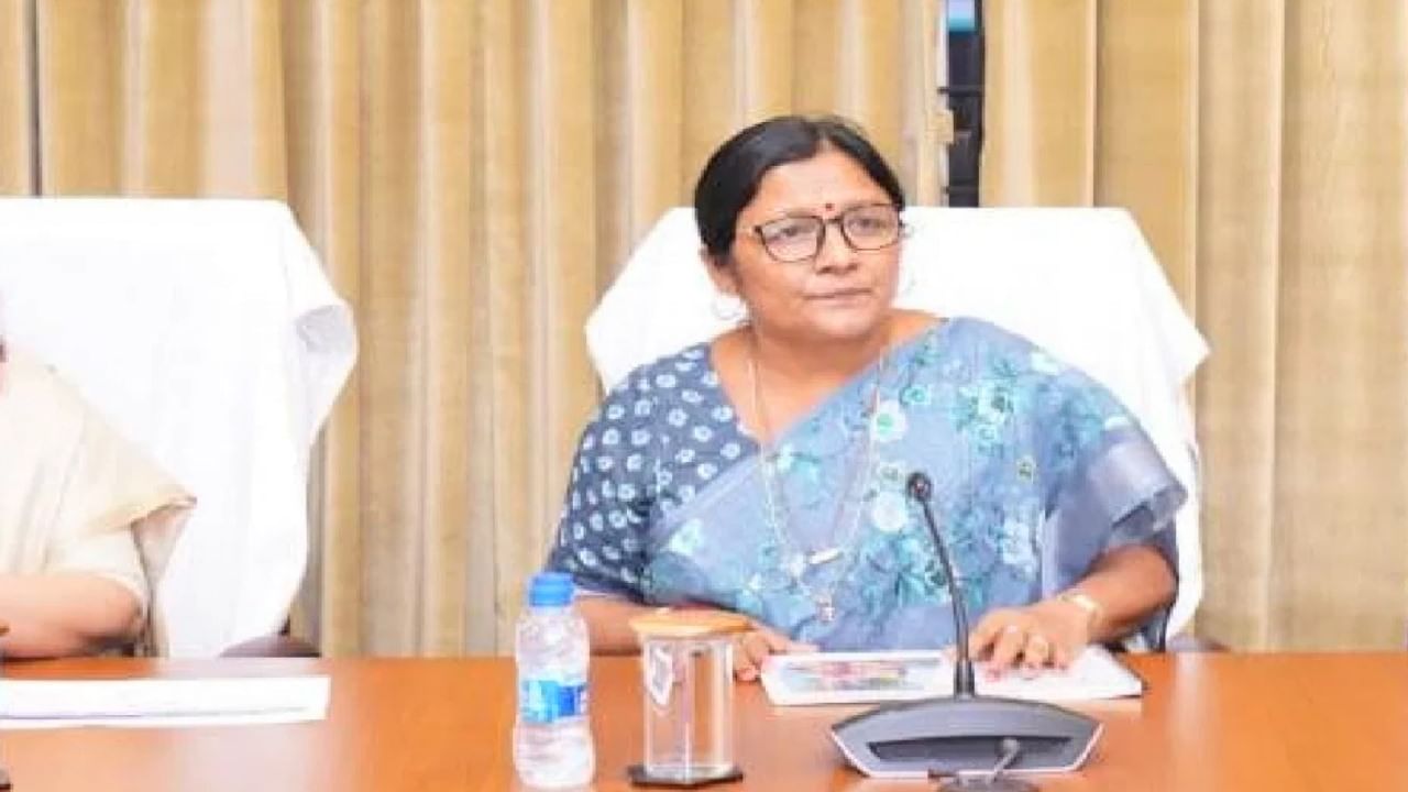 केंद्रीय महिला एवं बाल विकास राज्य मंत्री सावित्री ठाकुर