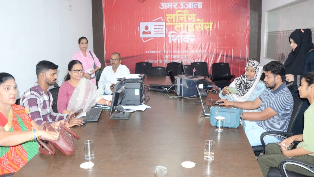 camp was organized in Amar Ujala office for making learning licence  for woman