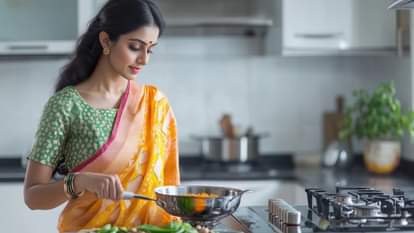 नवरात्रि पर नौ दिनों के लिए बना कर स्टोर कर लें ये फलाहारी स्नैक्स