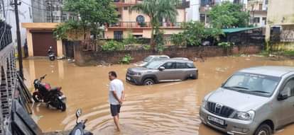 ढालवाला में भरा पानी