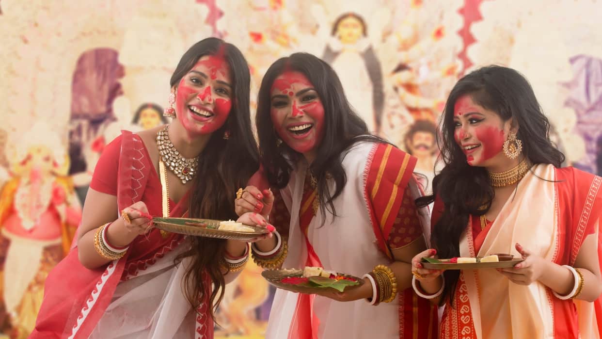 Durga Puja 2025 Fashion Tips How to Wear Saree in Bengali Style for Traditional Look