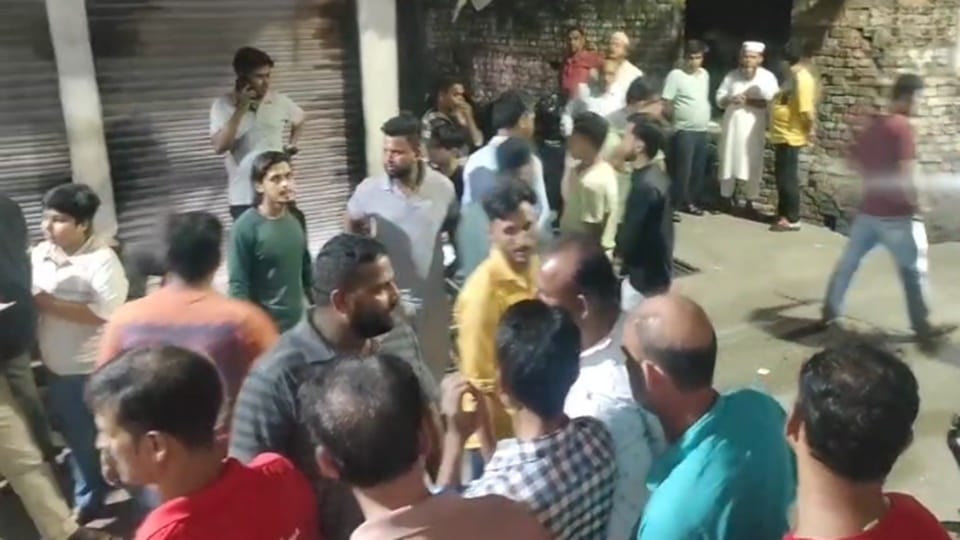 Amroha Murder: Young Cook Killed with Stomach Stabbing Over Old Feud, Family Demands Arrest
