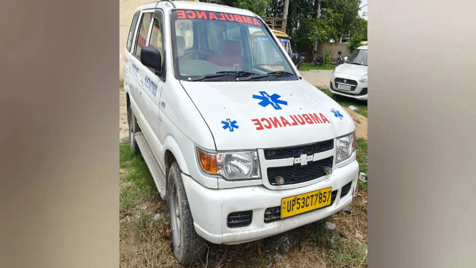In Gorakhpur, Action on patient mafia...another ambulance seized near BRD