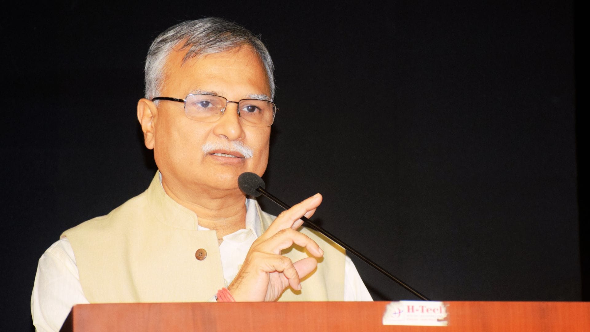 Hindi diwas People hidden behind scenes made Devanagari script available computers litterateurs remembered