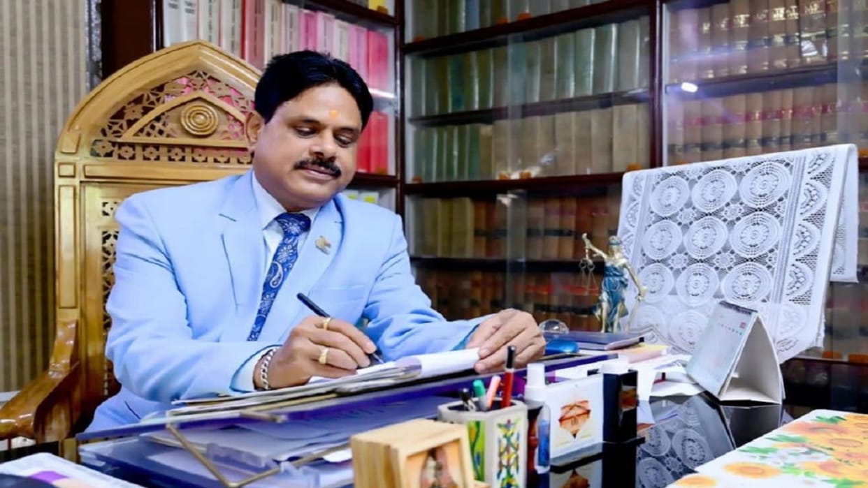 High Court Justice Gautam Chaudhary created a record by giving judgment in Hindi number crossed 27 thousand