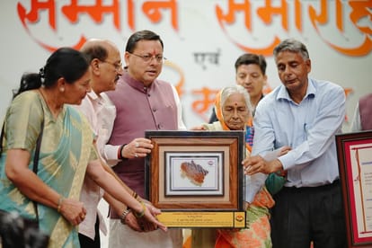 Uttarakhand: Six litterateurs received Uttarakhand Long Term Literary Service Award, CM Dhami honored them