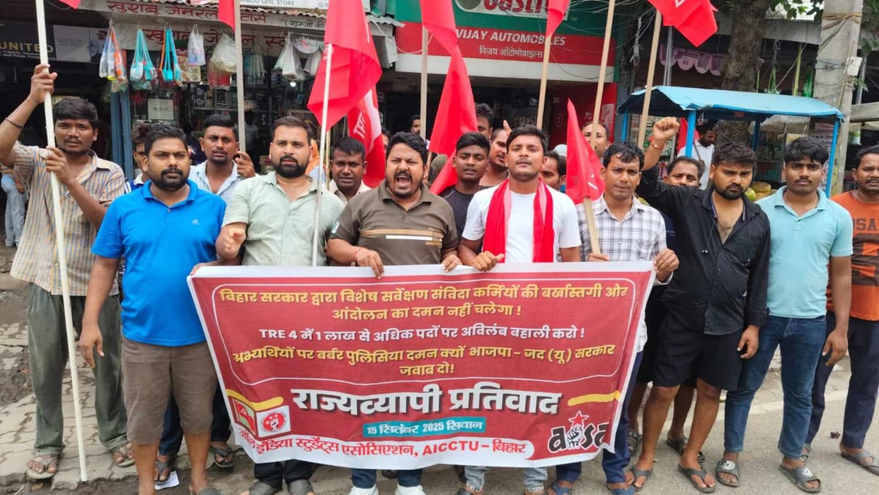 Statewide protest march in support of contract workers in Siwan, pressure on the government increased