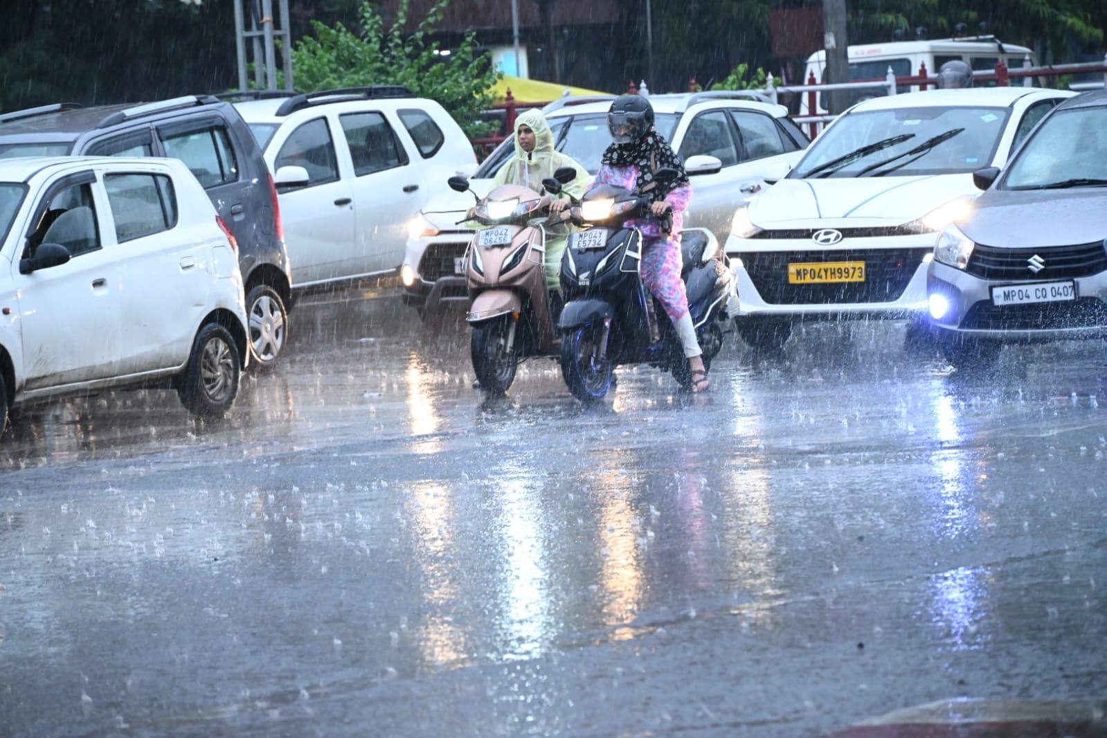 Mp Weather: Rainfall In 10 Districts Of The State, 2 In Raisen, 1.25 In  Satna, Long Traffic Jam In Bhopal - Amar Ujala Hindi News Live - Mp Weather: प्रदेश के 10 जिले में हुई बारिश, रायसेन में 2, सतना में सवा इंच गिरा पानी,  भोपाल में लगा लंबा जाम