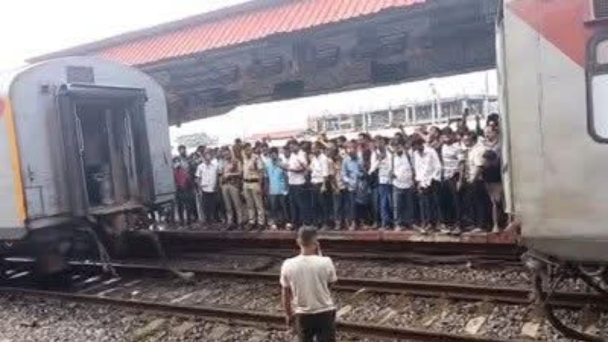 Bihar News: The Shramjeevi Express train split into two parts Fatuha Railway Station patna bihar accident news