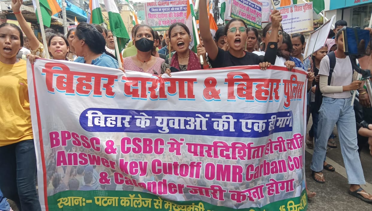 Bihar Exam: Inspector candidates protest in Patna, police lathicharge: Student protest