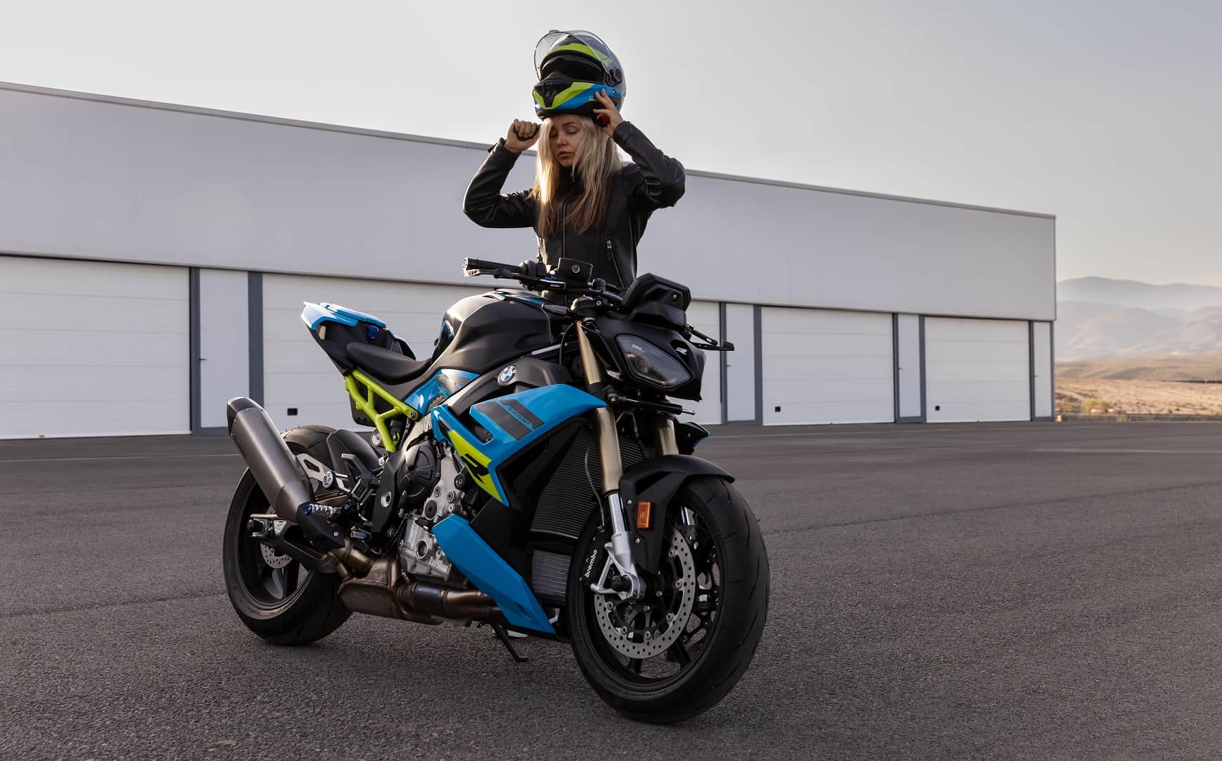BMW S 1000 R Hyper Naked Roadster Launched in India Know Price Features Specifications