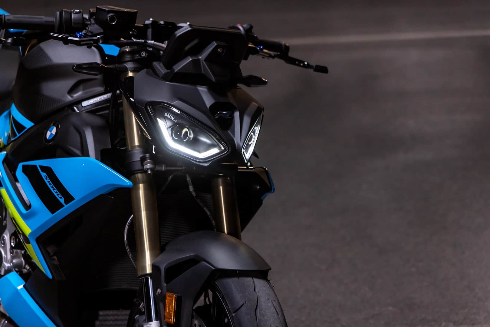 BMW S 1000 R Hyper Naked Roadster Launched in India Know Price Features Specifications