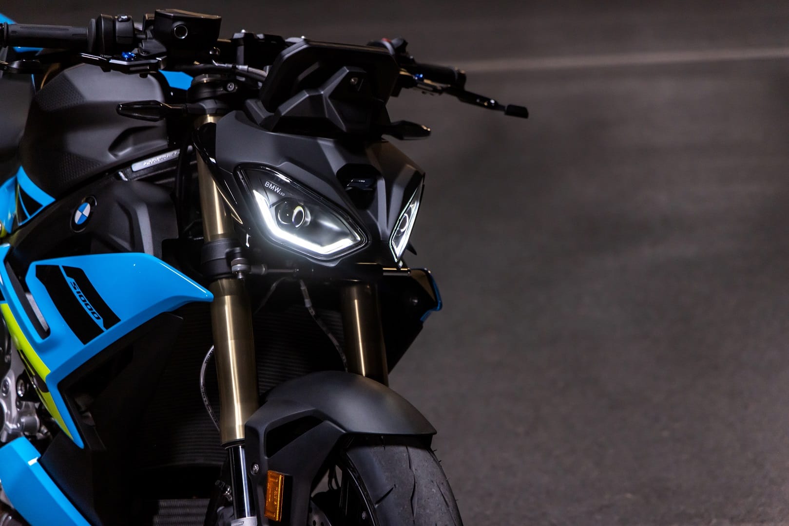 BMW S 1000 R Hyper Naked Roadster Launched in India Know Price Features Specifications