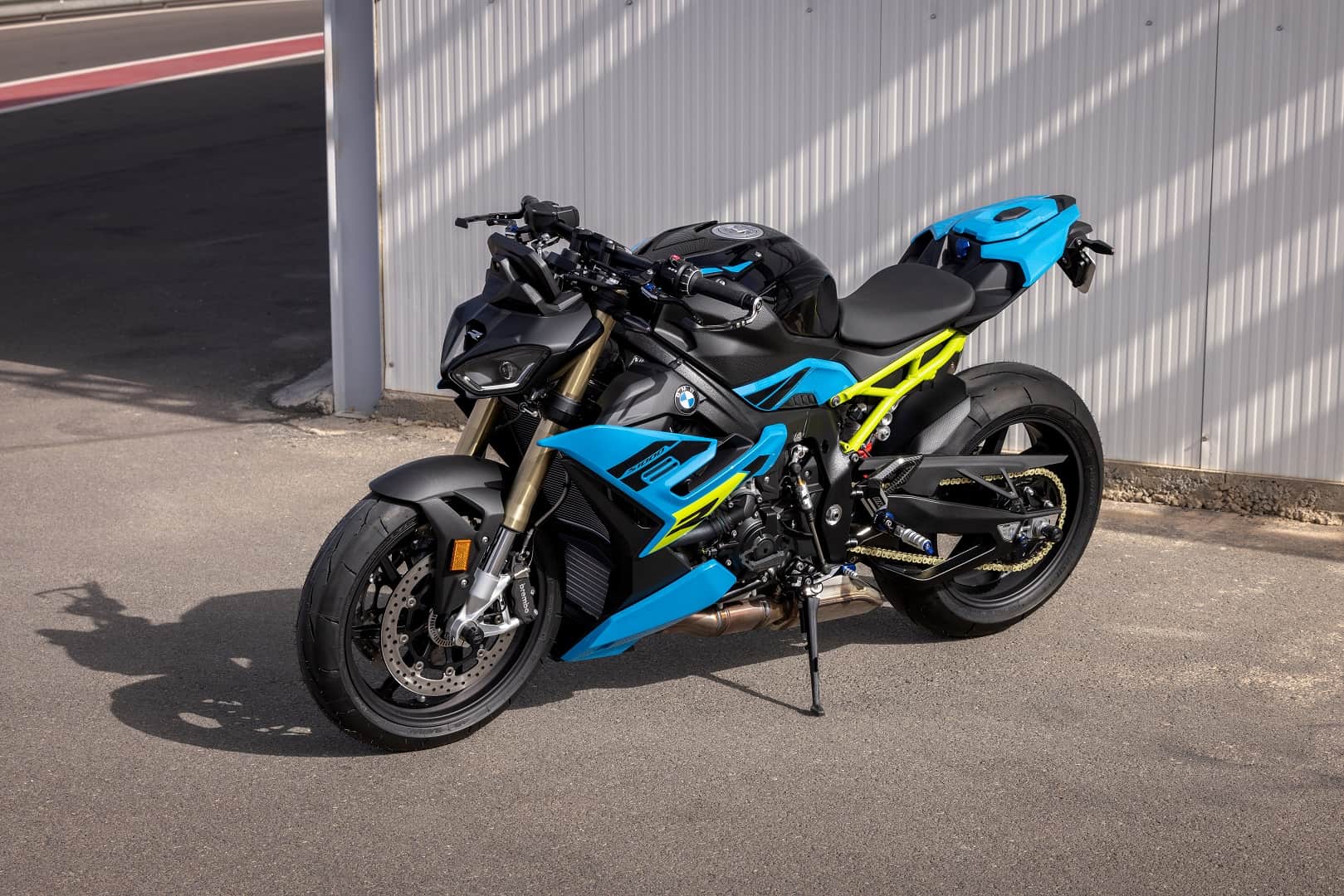 BMW S 1000 R Hyper Naked Roadster Launched in India Know Price Features Specifications