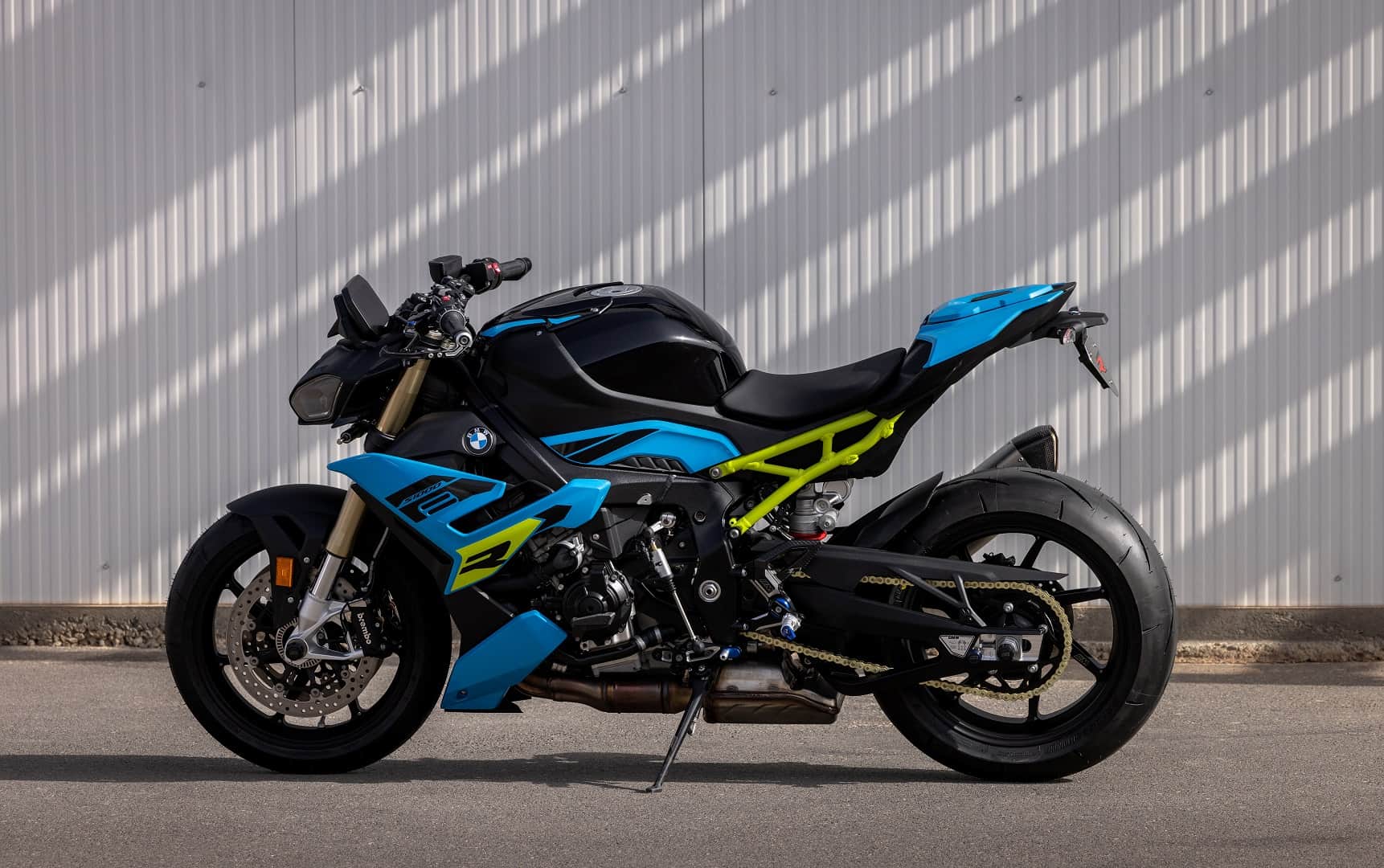 BMW S 1000 R Hyper Naked Roadster Launched in India Know Price Features Specifications